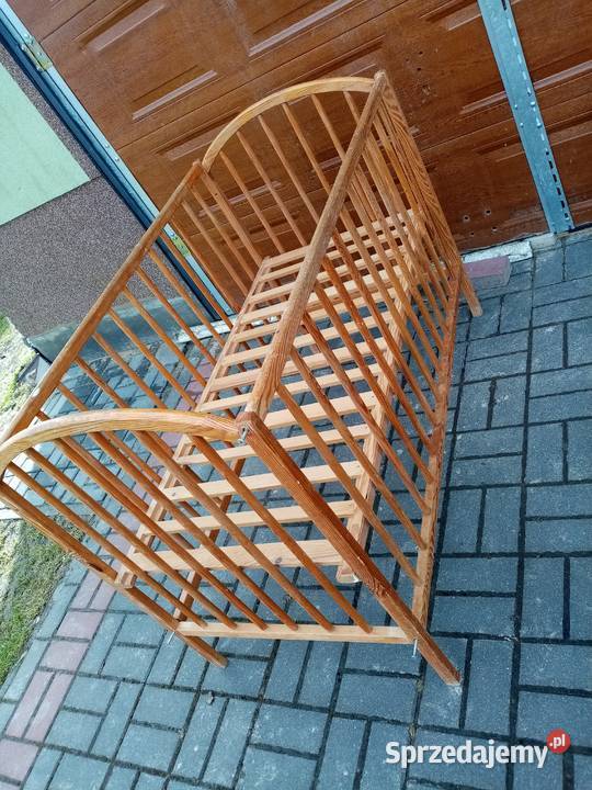 Łóżeczko drewniane z materacem