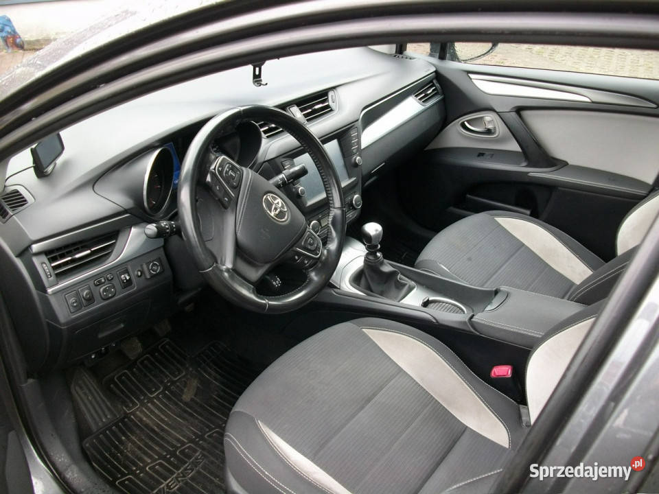 Toyota Avensis Z gazem II Właściciel Hak 18 Sedan / Limuzyna sprzedam