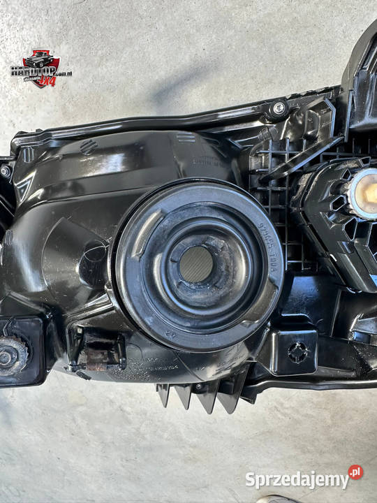 Lampa Oryginalny Reflektor Przedni Toyota Hilux Pasłęk sprzedam