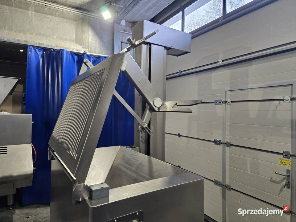 Wilk Wilkomieszałka Risco TR 130 z załadunkiem Niedźwiedź