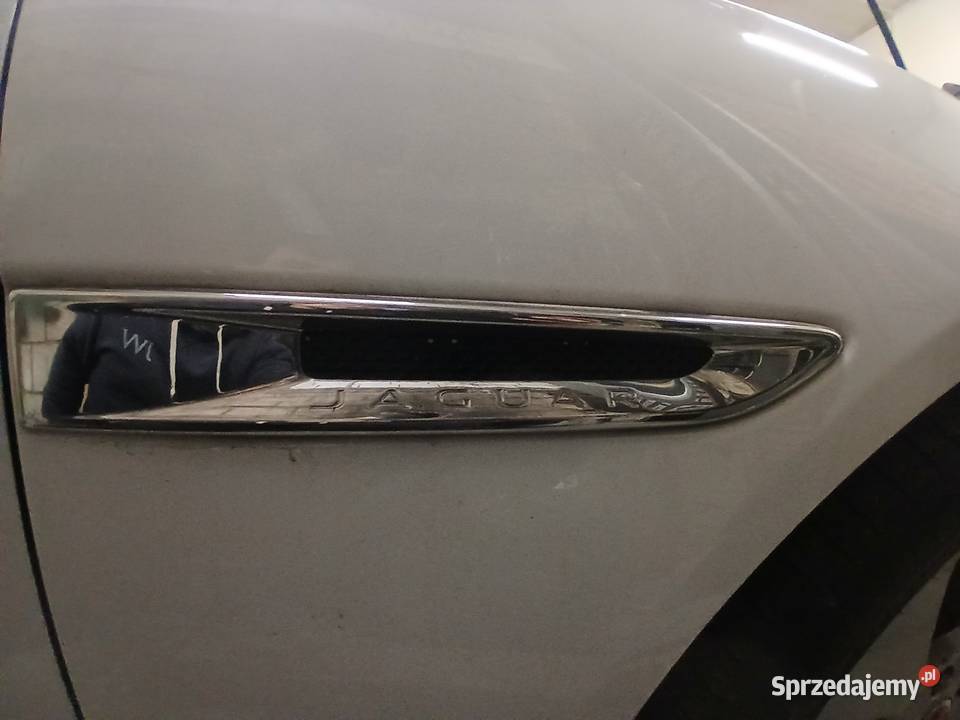 Błotnik prawy przód jaguar xe 20 240