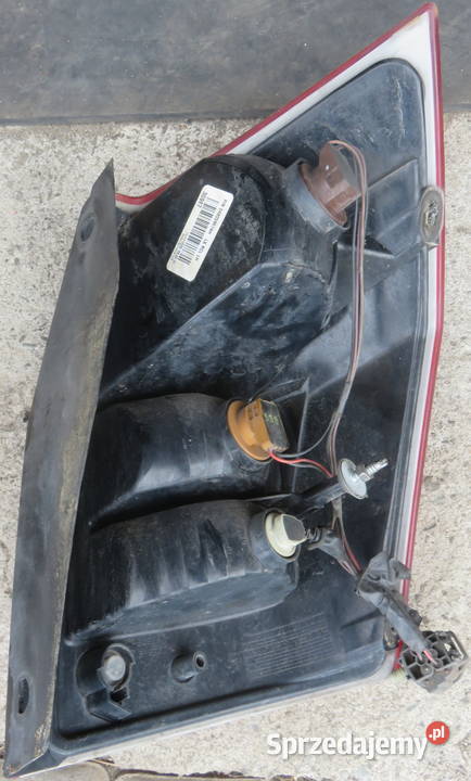 CHRYSLER 300C KOMBI LEWA TYLNA LAMPA ORYGINAŁ Lampy tylne Kaczyce