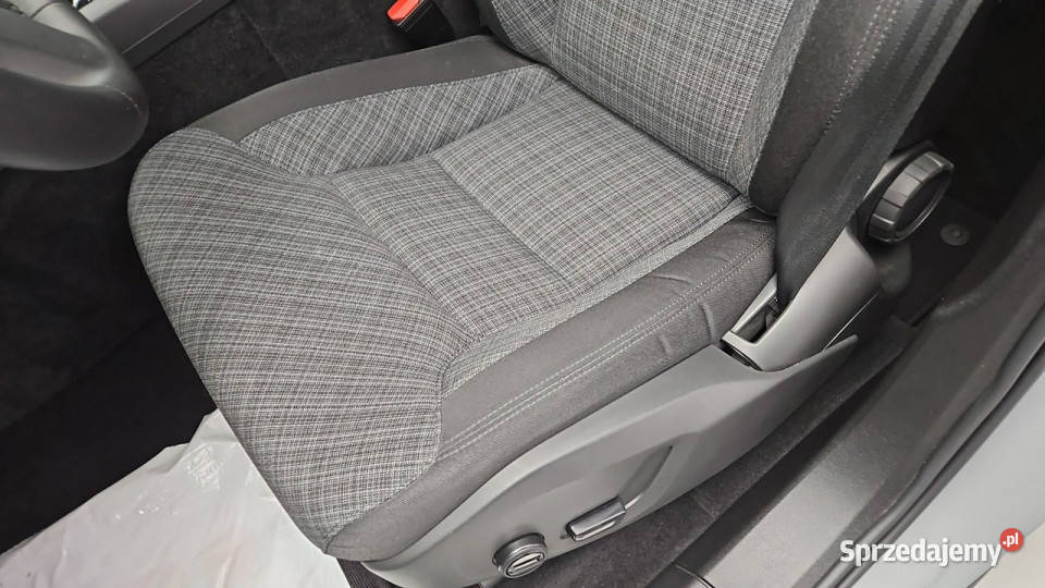 Volvo XC 60 B4 B Core aut Z Polskiego Salonu Warszawa sprzedam