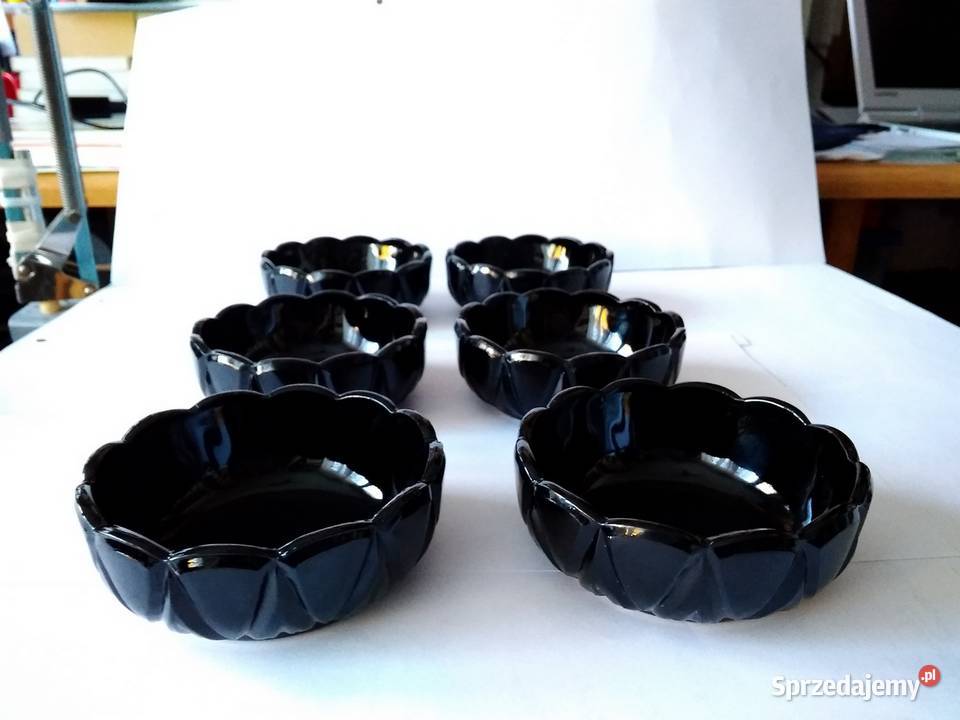 Salaterka ze szkła hialitowego Huta Hortensja Gdynia