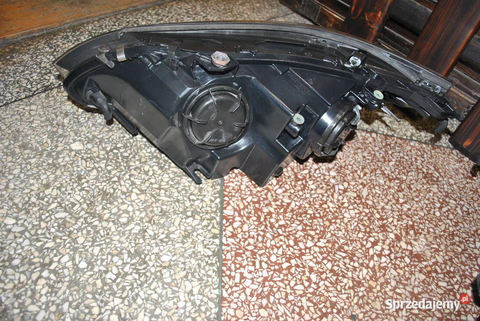 Lampy przód przednie BMW E60 E61 PRZEDLIFT osobowe Lampy przednie Poręba sprzedam