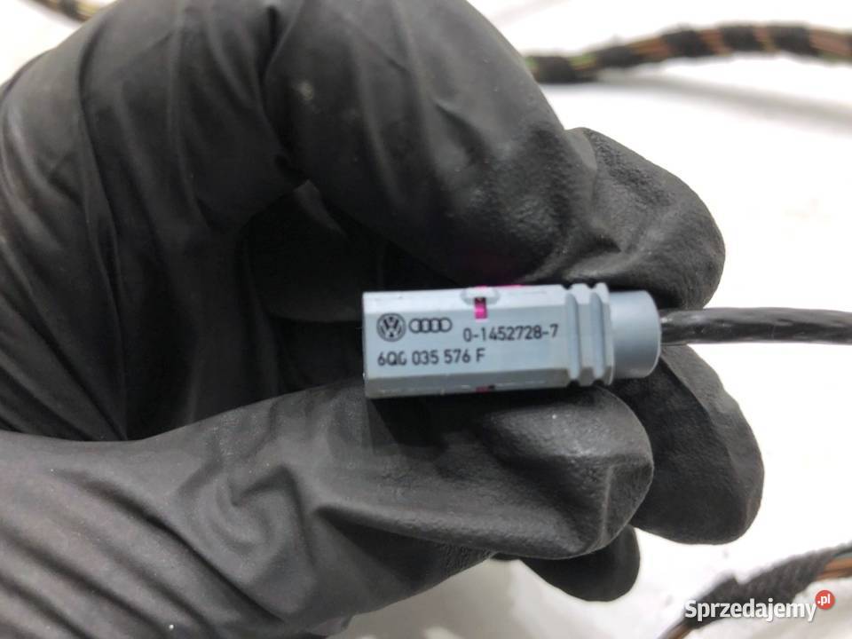 WIĄZKA KLAPY BAGAŻNIKA TYŁ AUDI A8 D4 6Q0035576F