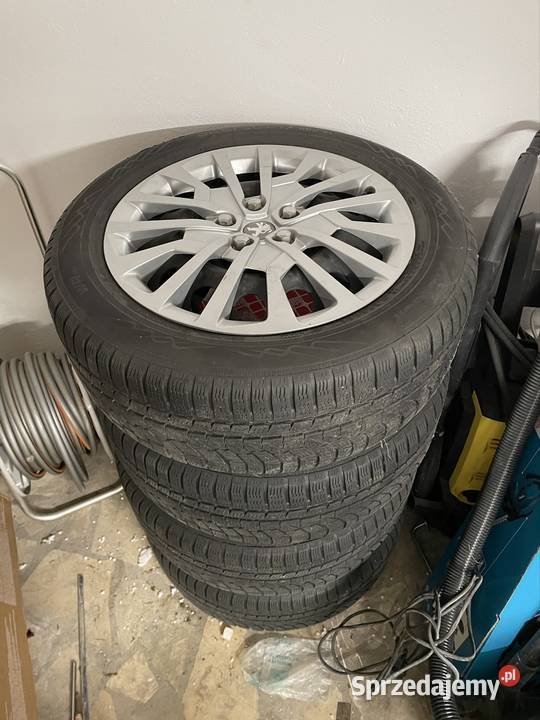 Pełne koła opony zimowe Nokian 22555 R17 z Samochodowe Bielsko-Biała