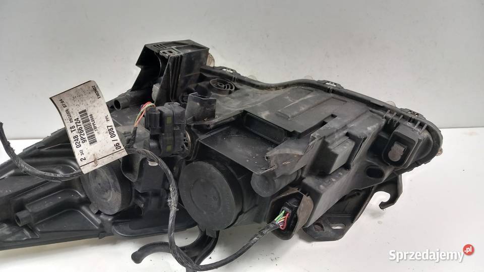 PEUGEOT 5008 I LAMPA PRZÓD PRAWA osobowe Zbierkowo