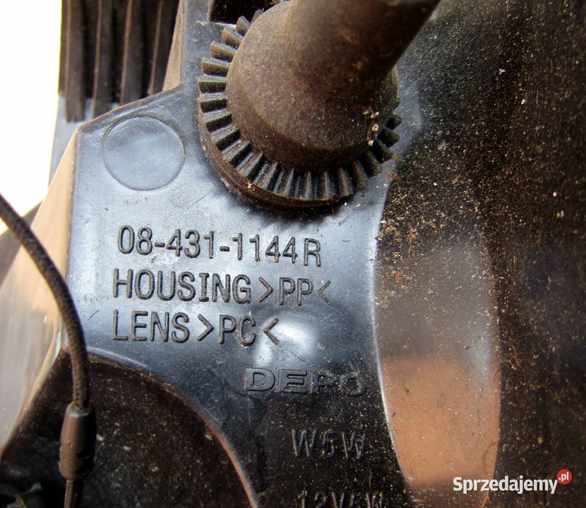 LAMPA PRZEDNIA LEWAPRAWA FORD FOCUS Mysłaków