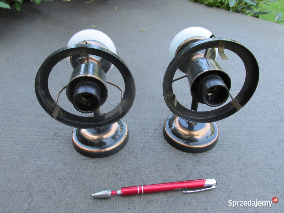 Dwa kinkiety z 1982 roku stylizowane na stare