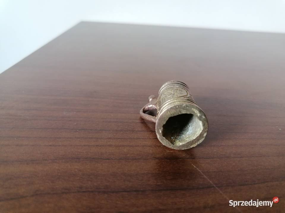 Miniaturowy mosiężny kufel z klapką Międzychód