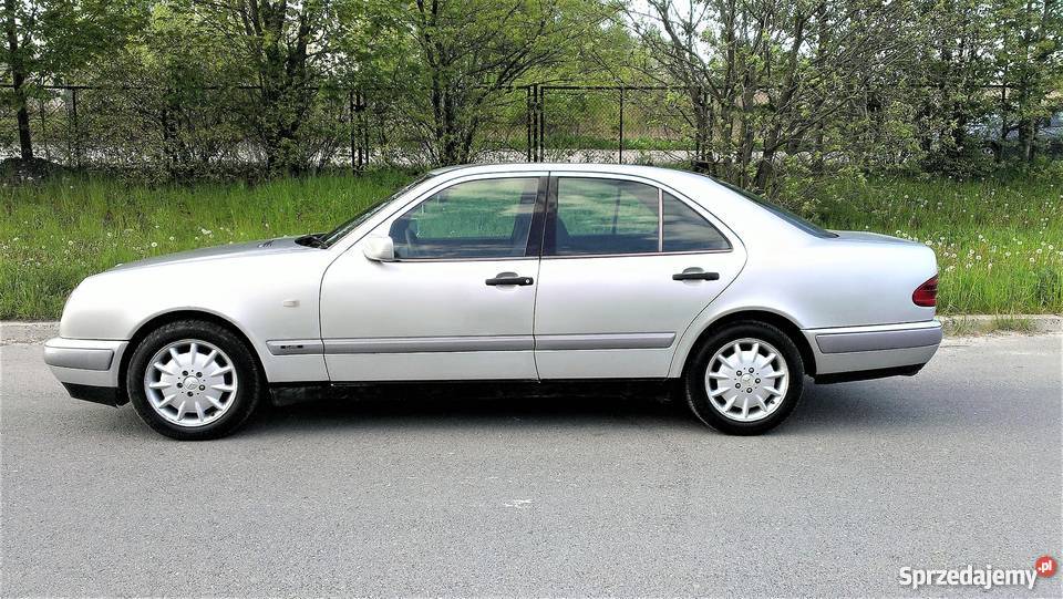 1998 MercedesBenz Klasa E Samochód osobowy 25 diesel Kielce