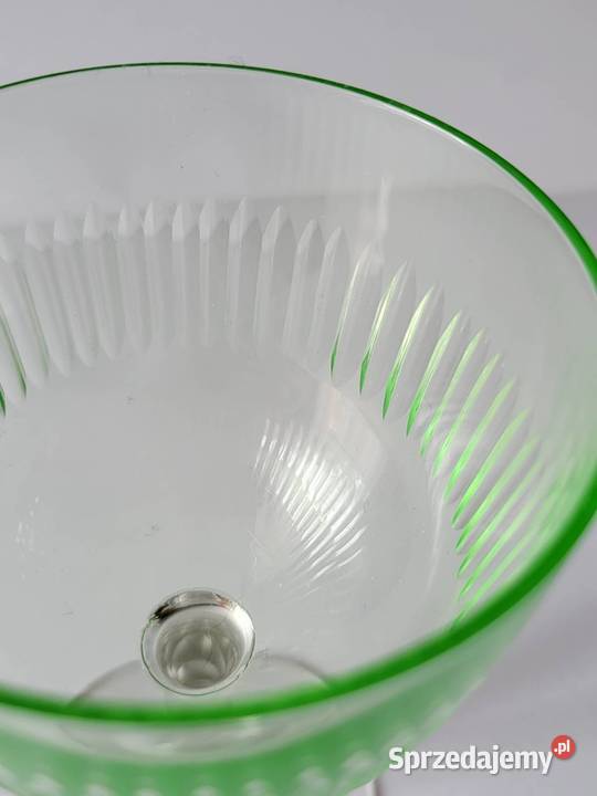 Kieliszki uranowe ładny szlif Porcelana i szkło pomorskie Gdańsk