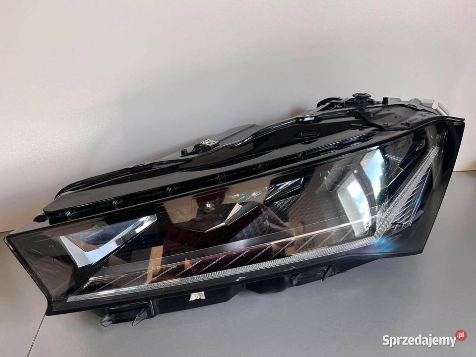 SKODA SUPERB IV CRYSTAL LIGHTING FULL LED LEWA Ostroróg