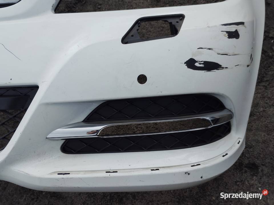 Zderzak przedni Mercedes W204 LIFT Motoryzacja