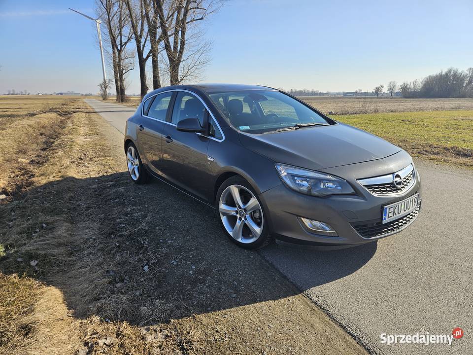 Opel Astra J w wersji Cosmo Bedlno