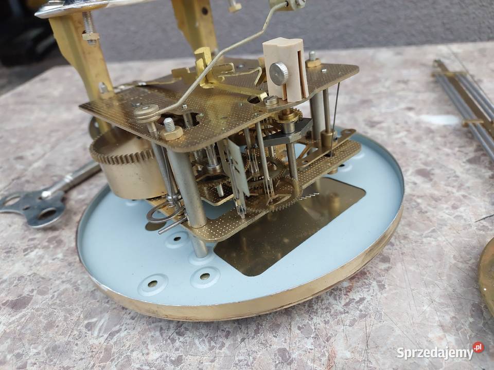127 Zestaw mechanizm małego zegara Hermle 141041