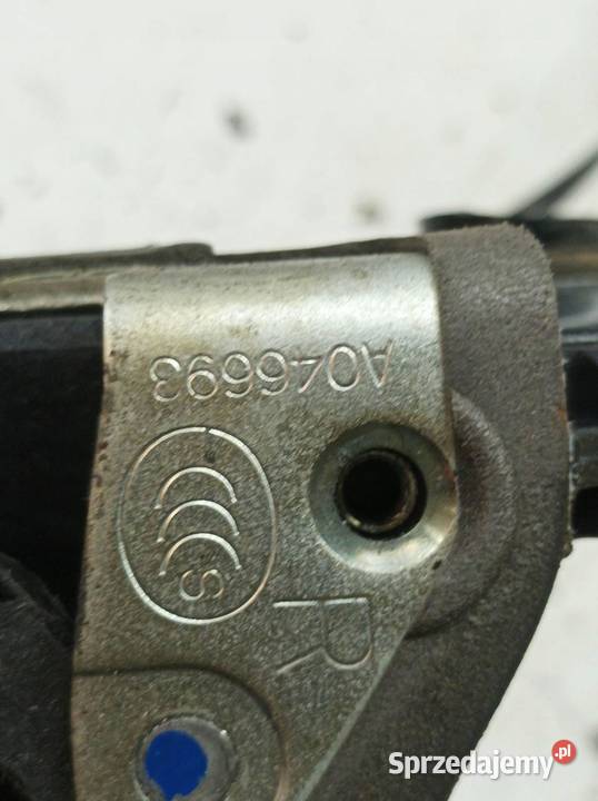 ZAMEK DRZWI PRAWY PRZÓD A046693 Toyota Auris I sprzedam
