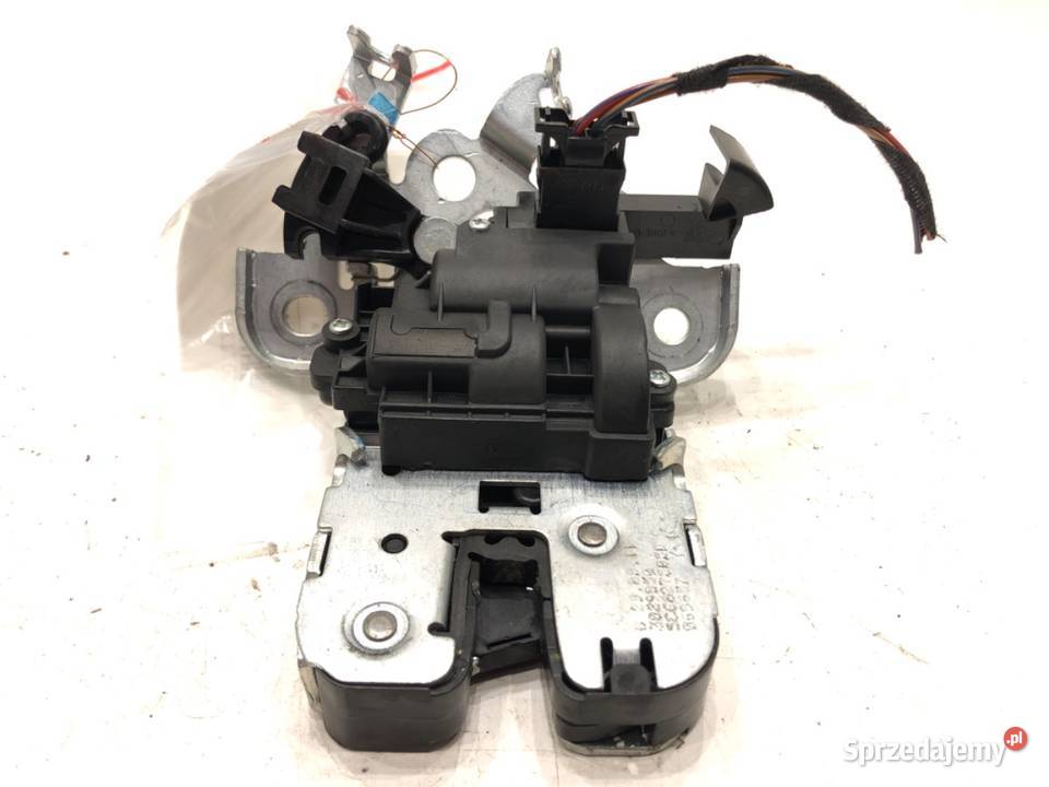 ZAMEK KLAPY TYŁ VW JETTA IV SedanLimuzyna podkarpackie