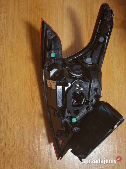 Lampa prawy tył peugeot 308 t9 HB Bukownica
