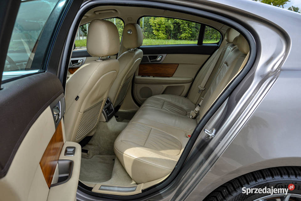 Jaguar XF 30d Automat Skóry 198 2011r 2993cm3 Wrocław