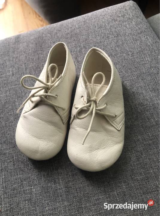 Kremowe buciki dziewczynki do chrztu wielkopolskie Kłodawa