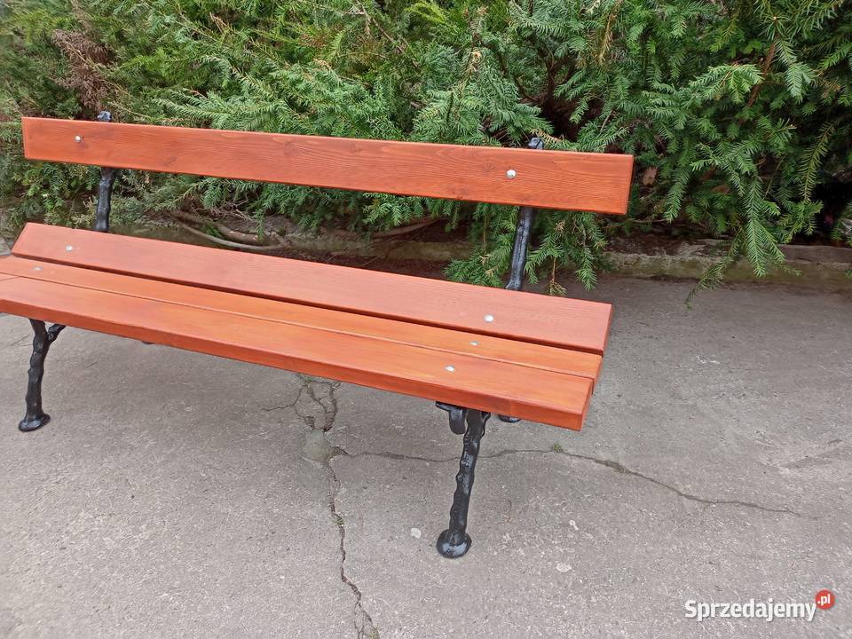 Ławka ogrodowa na żeliwnych odlewach