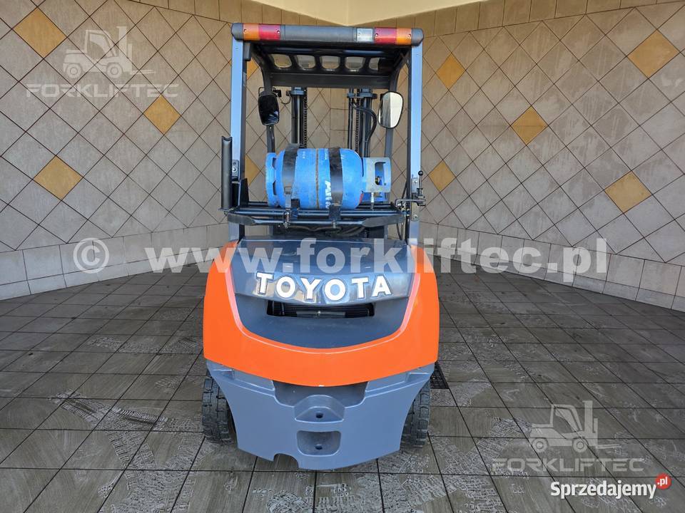 Wózek Widłowy TOYOTA 8FGF25 przesuw TOYOTA 8FG25