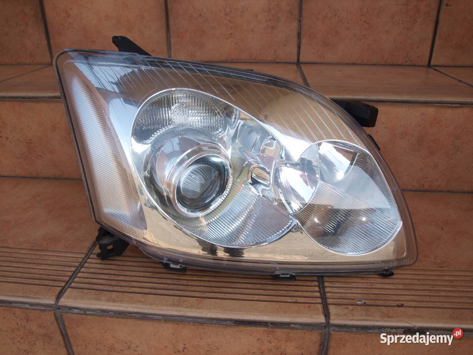 Toyota Avensis T25 lampa prawa przód zwykła 2003 wielkopolskie Kalisz