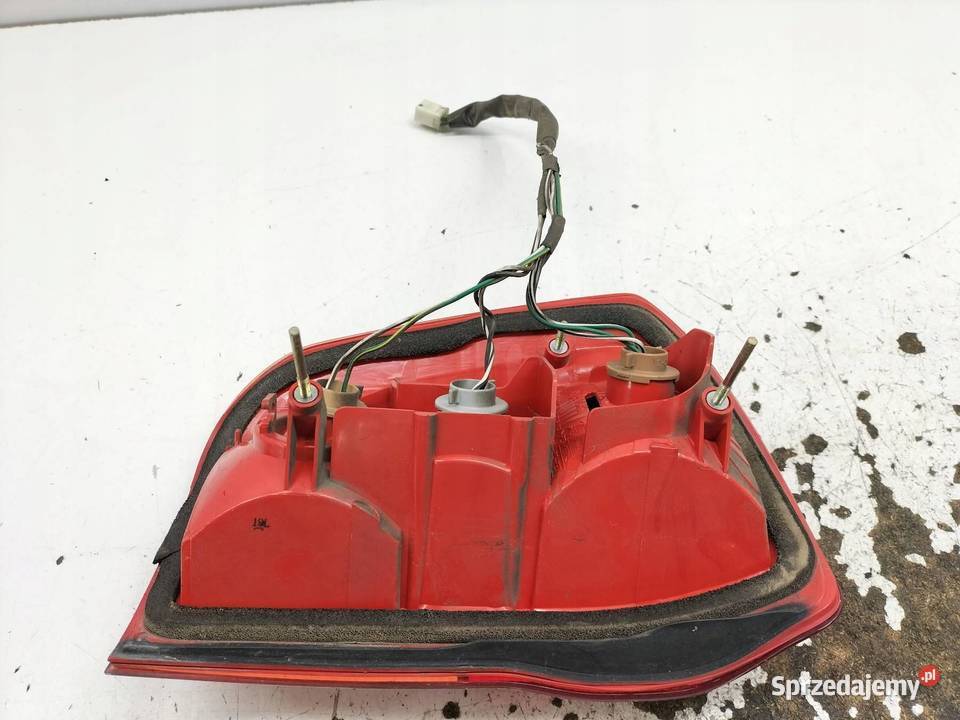 LAMPA TYŁ PRAWA EU Toyota RAV4 II 20002005