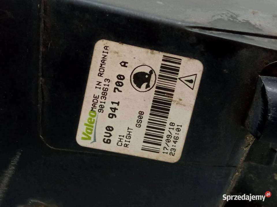 HALOGEN PRAWY PRZÓD 6V0941700A Skoda Fabia III