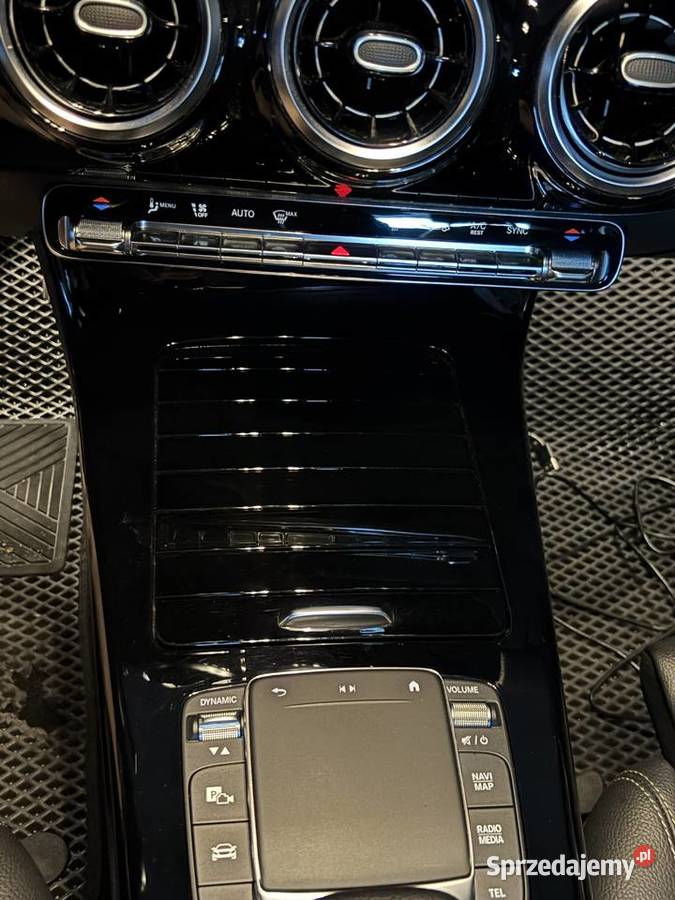 Bezwypadkowy stan salonowy MercedesBenz CLA 180 łódzkie