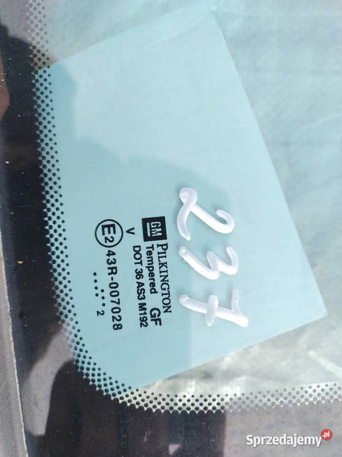 Szyba karoseryjnA przykręcana tylna lewa i prawa osobowe sprzedam