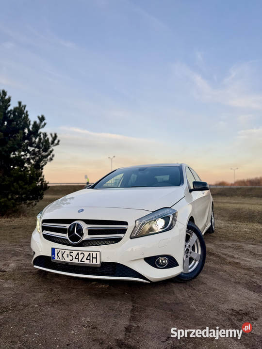 MercedesBenz A180 16 Benzyna 122 2013 Manual