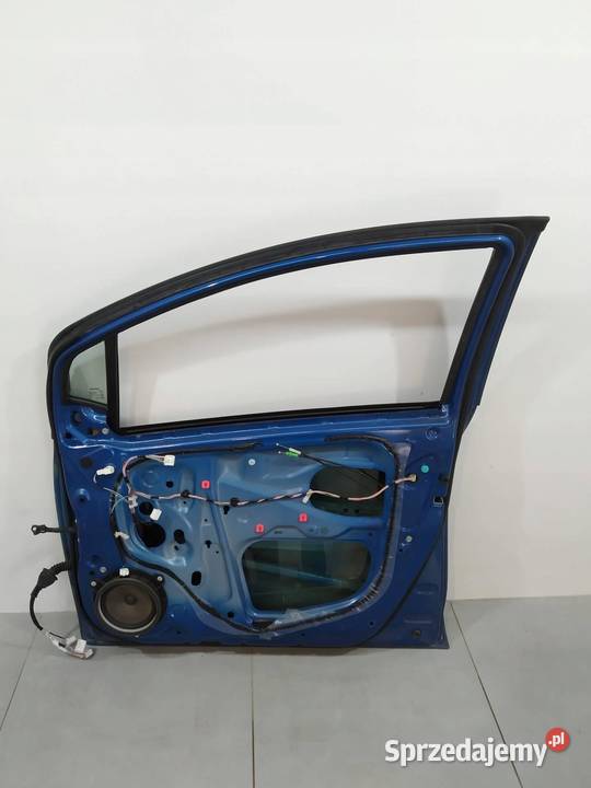 DRZWI PRAWE PRZÓD 8T0 Toyota Yaris II 20052011