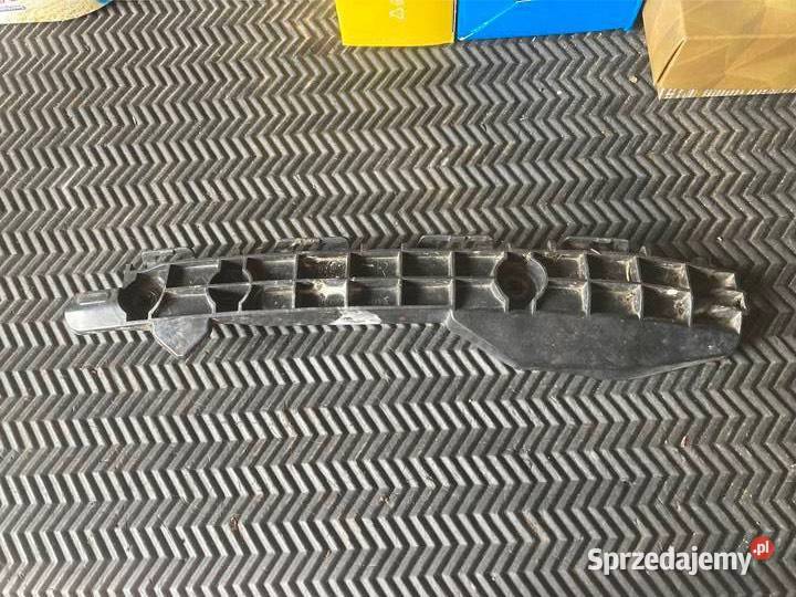 Ślizg zderzaka prawy tył Toyota Auris II Winiary