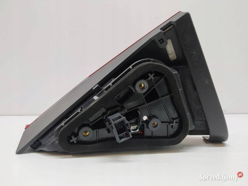 LAMPA TYŁ W KLAPĘ PRAWA SEDAN 3V5945308D Skoda świętokrzyskie