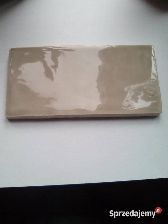 Stylowa hiszpańska cegiełka w beżu Peronda mazowieckie Warszawa