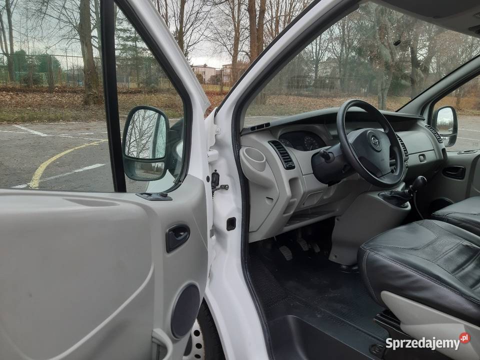 Opel vivaro 2009r 207 manualna świętokrzyskie
