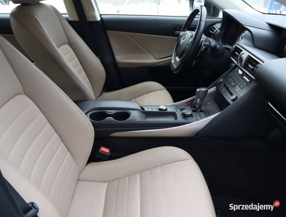 Lexus IS 300h radio sprzedam