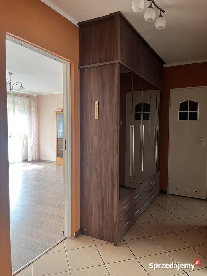 Mieszkanie 3pokojowe z balkonem i piwnicą oddzielna kuchnia sprzedam