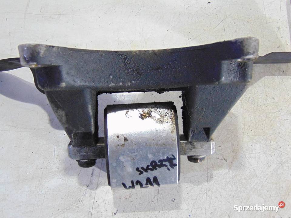 ŁAPA PODUSZKA SKRZYNI MERCEDES W211 32