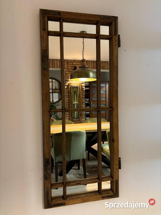 Lustro w oknie stara rama okienna