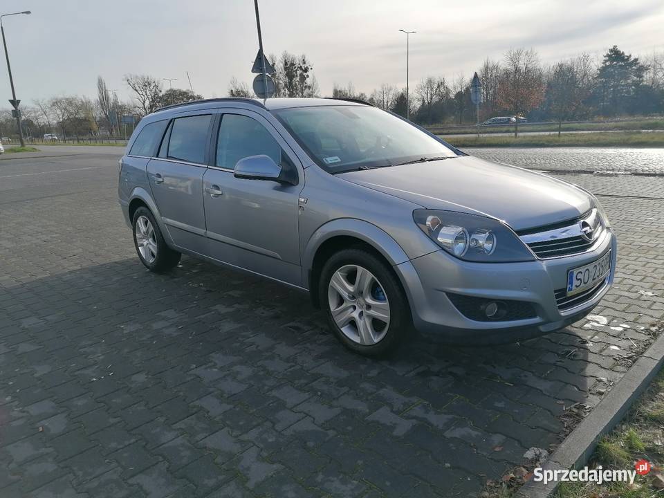 Opel Astra 16 benzina 2010 r lakier metallic Poznań sprzedam