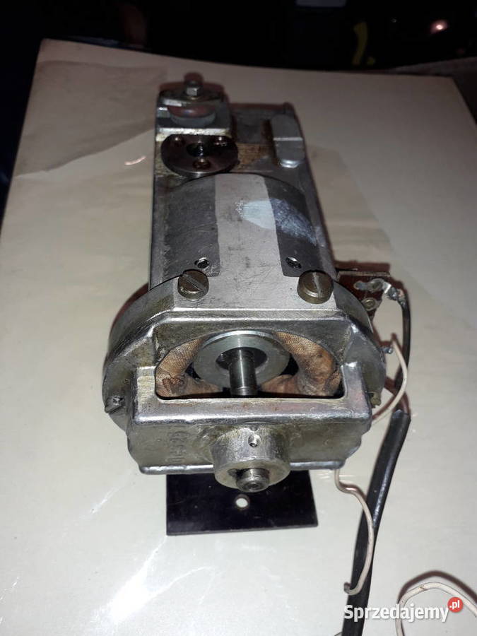 Silnik z przekładnią ślimakową