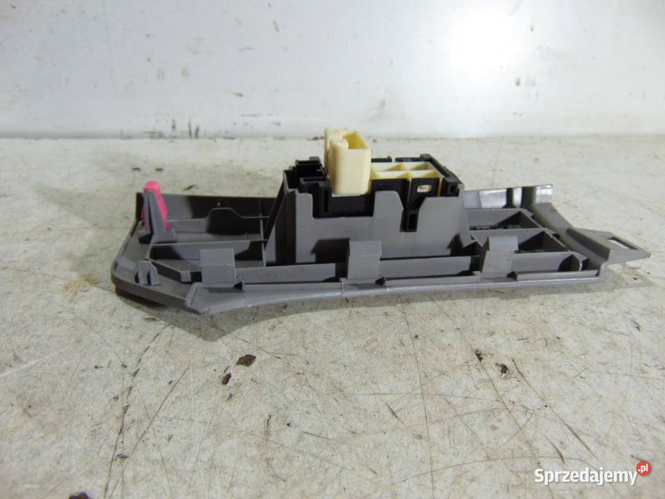 PANEL PRZYCISK SZYBY PRAWY PRZÓD 5 PIN TOYOTA