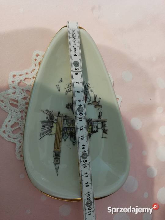 Paterka ze sceną sygnowana porcelana ecru Antyki, Sztuka, Kolekcje