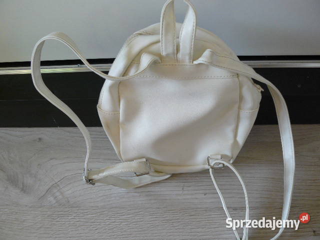 Maly plecaczek bialy z pomponem Torby i torebki Rzeszów
