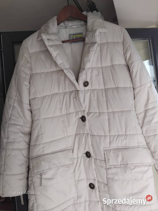 Długa kurtka kremowa