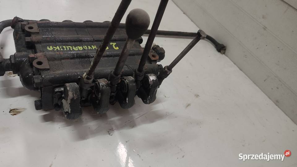 ROZDZIELACZ HYDRAULICZNY 4 SEKCYJNY